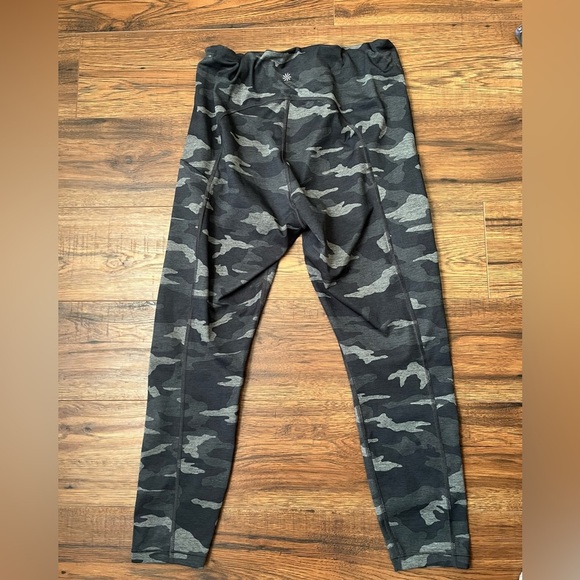 Athleta Ultimate Salutation Stash Pocket 7/8 Legging Tights‎ Camouflage Large - Picture 6 of 7